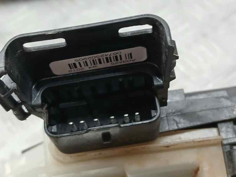 Recambio de cerradura puerta delantera derecha para citroën berlingo furgón talla m live referencia OEM IAM 16943581 163433 ELEC