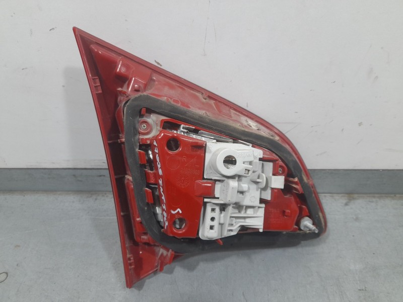 Recambio de piloto trasero izquierdo interior para opel meriva b monospace (s10) 1.7 cdti (75) referencia OEM IAM 21628003  2162