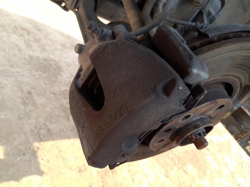 Recambio de pinza freno delantera izquierda para opel meriva b monospace (s10) 1.7 cdti (75) referencia OEM IAM 93176426 ATE 