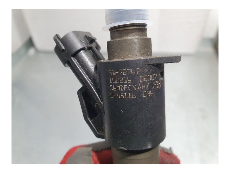 Recambio de inyector para volvo v70 familiar 2.4 diesel cat referencia OEM IAM 31272767 0445116036 