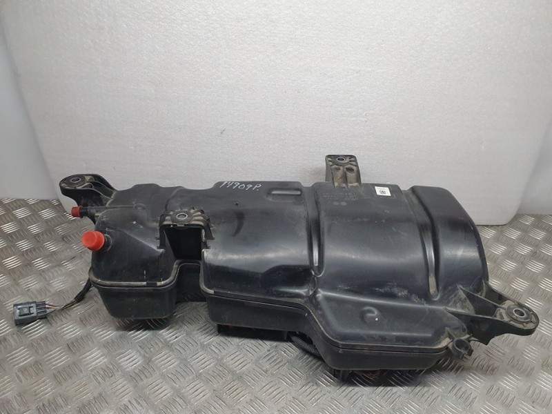 Recambio de deposito adblue para land rover range rover evoque evoque referencia OEM IAM K8D25J228AB M8D25J228AB 