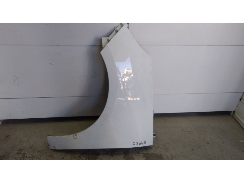 Recambio de aleta delantera izquierda para renault scenic iii dynamique referencia OEM IAM 631017581R  