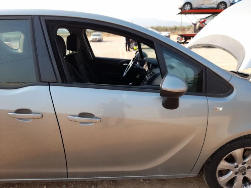 Recambio de puerta delantera derecha para opel meriva b monospace (s10) 1.7 cdti (75) referencia OEM IAM 39144652  