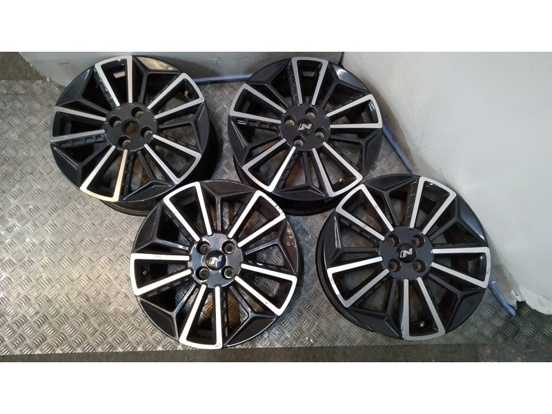 Recambio de juego llantas aluminio para hyundai i20 n line referencia OEM IAM 7X17 4 TORN ET54 ALUMINIO 
