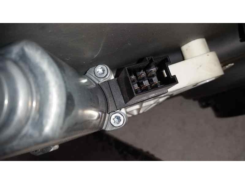 Recambio de elevalunas trasero derecho para mercedes-benz clase a (w169) a 170 a-edition referencia OEM IAM  6 PINS ELECTRICO
