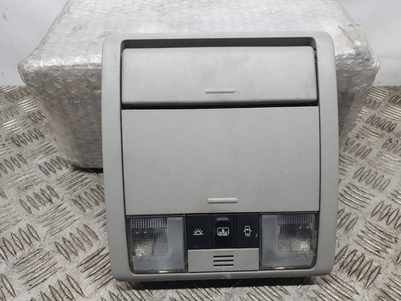 Recambio de luz interior para toyota verso active referencia OEM IAM SIN REF  