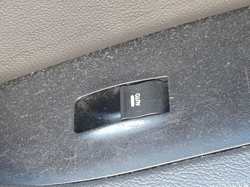 Recambio de mando elevalunas delantero derecho para hyundai i40 i (vf) 1.7 crdi referencia OEM IAM 935763Z000  