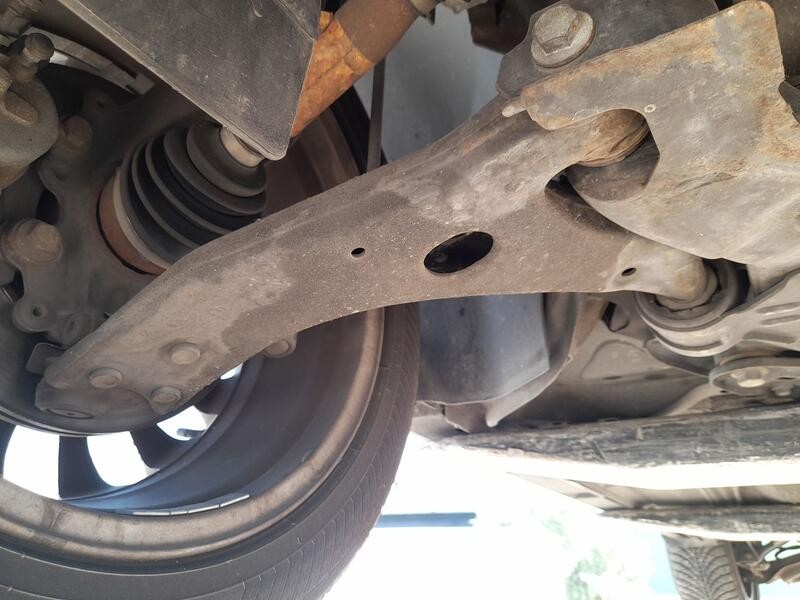 Recambio de brazo suspension inferior delantero derecho para ford focus iii 1.6 ecoboost referencia OEM IAM 2172992  