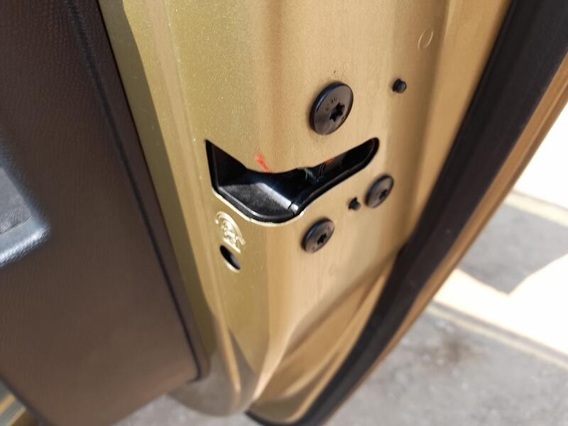 Recambio de cerradura puerta trasera derecha para peugeot 308 ii (lb_, lp_, lw_, lh_, l3_) 1.2 thp 110 referencia OEM IAM 982611