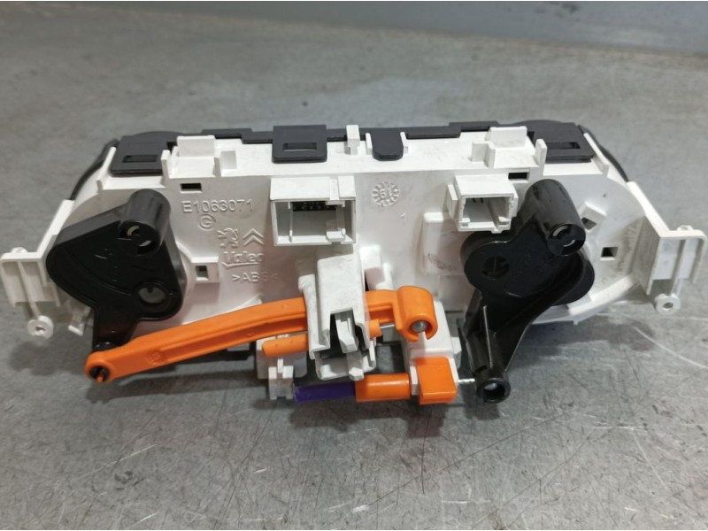 Recambio de mando calefaccion / aire acondicionado para citroën c3 feel referencia OEM IAM 9823822777  