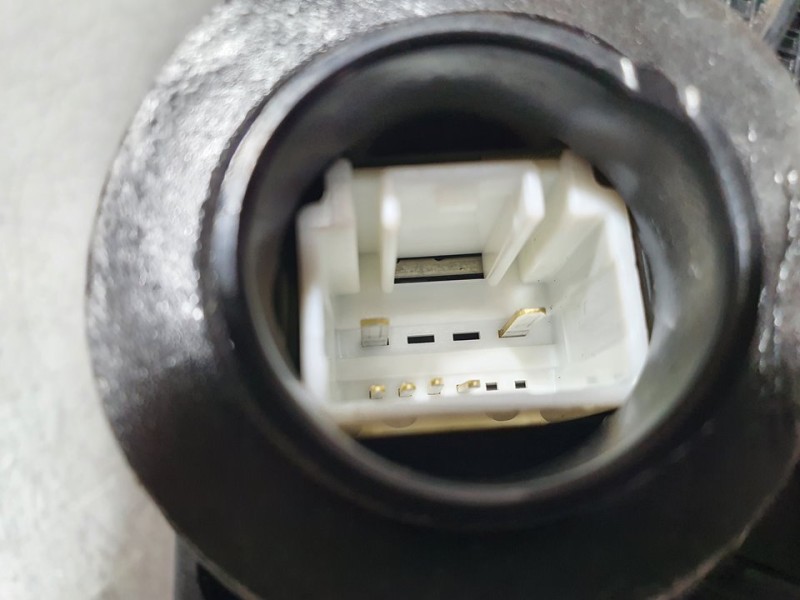 Recambio de cerradura puerta delantera izquierda para toyota rav 4 advance hybrid referencia OEM IAM SIN REF  6 PINES