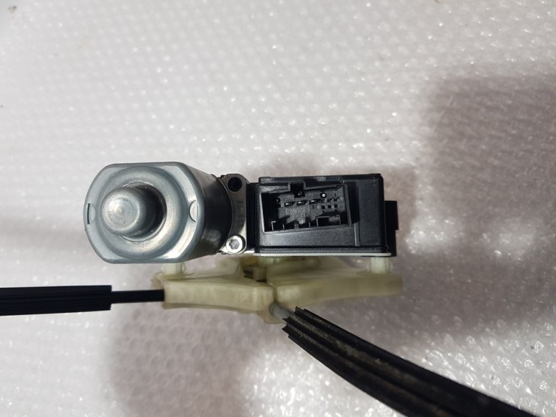 Recambio de elevalunas trasero izquierdo para volkswagen polo edition referencia OEM IAM 2G6839461C  ELECTRICO 5 PINS