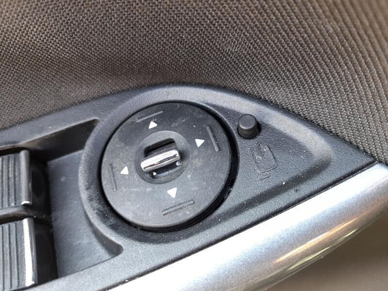 Recambio de mando elevalunas delantero izquierdo para ford focus iii 1.6 ecoboost referencia OEM IAM 2033890 C/MANDO RETROVISOR 