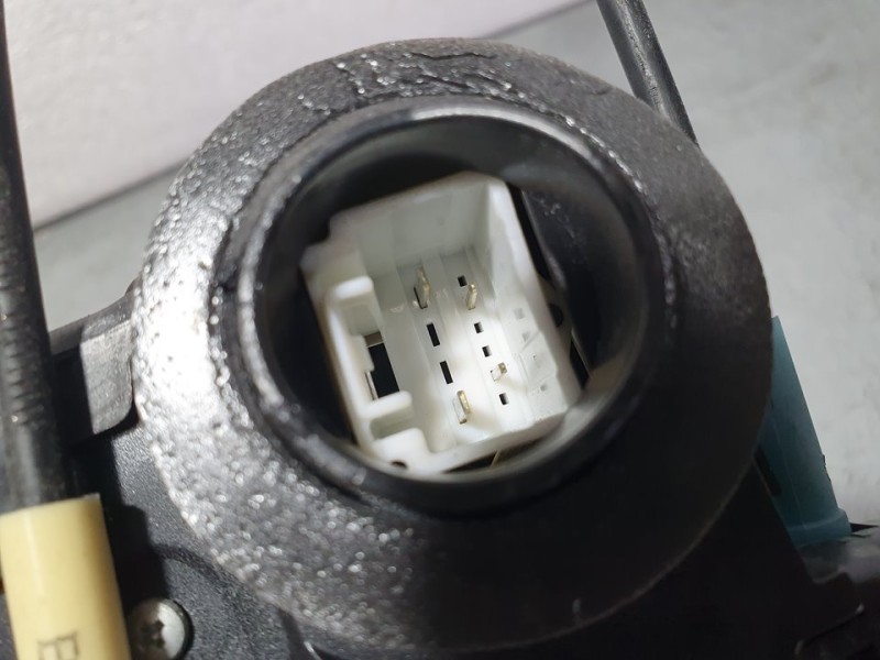 Recambio de cerradura puerta trasera izquierda para toyota rav 4 advance hybrid referencia OEM IAM SIN REF  4 PINES