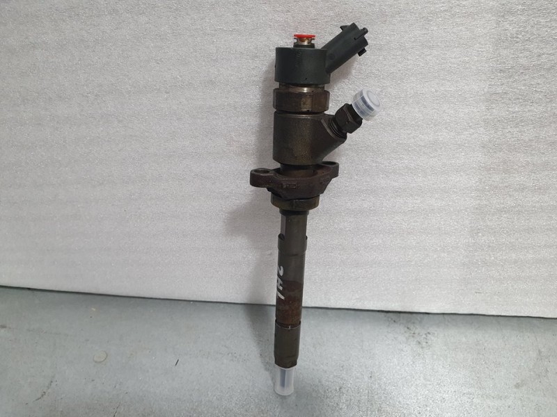 Recambio de inyector para peugeot 308 1.6 16v hdi referencia OEM IAM 0445110259 BOSCH 