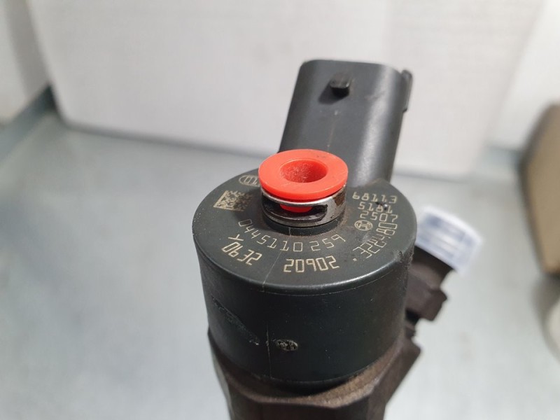 Recambio de inyector para peugeot 308 1.6 16v hdi referencia OEM IAM 0445110259 BOSCH 