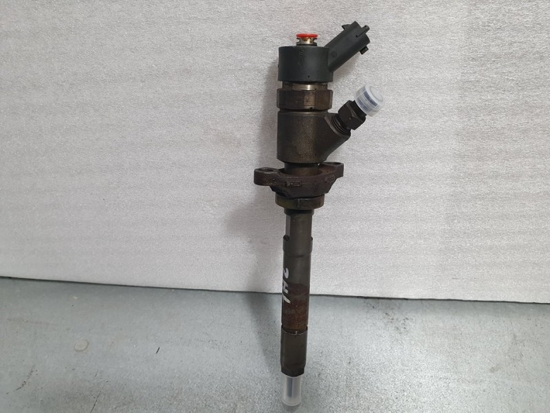 Recambio de inyector para peugeot 308 1.6 16v hdi referencia OEM IAM 0445110259 BOSCH 