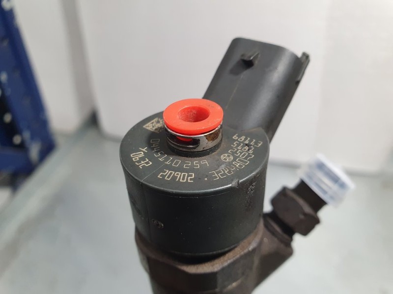 Recambio de inyector para peugeot 308 1.6 16v hdi referencia OEM IAM 0445110259 BOSCH 