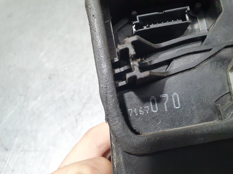 Recambio de cerradura puerta trasera derecha para bmw x3 (e83) 3.0d referencia OEM IAM 7167070  7 PINES