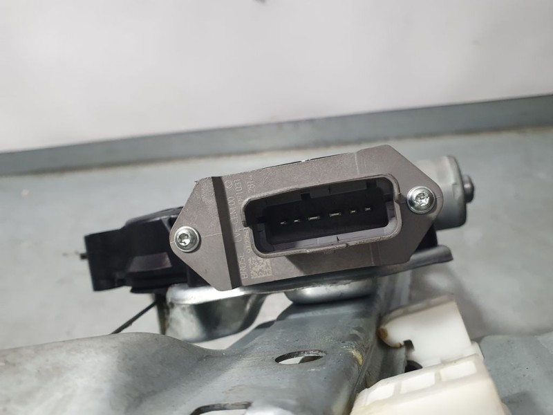 Recambio de elevalunas trasero derecho para peugeot 3008 allure referencia OEM IAM 9682808680 912028104 BROSE ELECTRICO 6 PINS