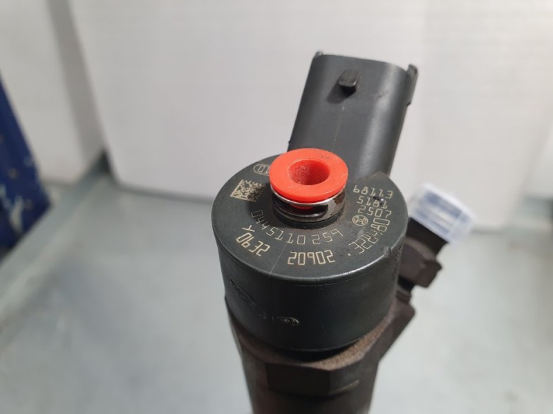 Recambio de inyector para peugeot 308 1.6 16v hdi referencia OEM IAM 0445110259 BOSCH 