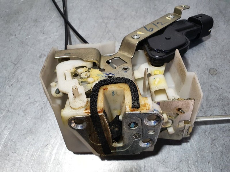 Recambio de cerradura puerta trasera izquierda para suzuki alto amf 310 glx referencia OEM IAM SIN REF  2 PINES