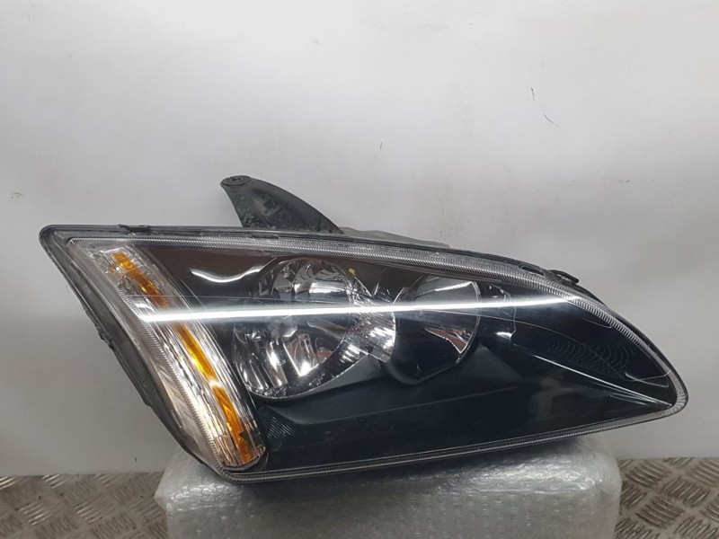 Recambio de faro derecho para ford focus berlina (cap) trend referencia OEM IAM 4M5113099JD  