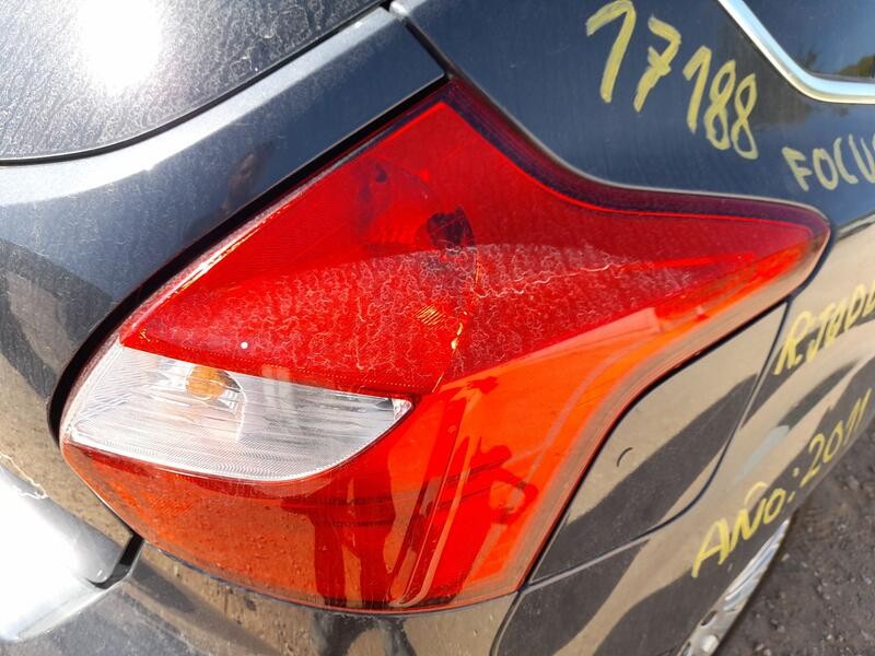 Recambio de piloto trasero derecho para ford focus iii 1.6 ecoboost referencia OEM IAM 1825319  