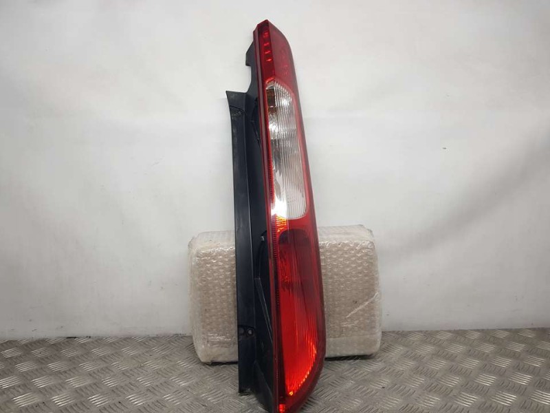 Recambio de piloto trasero derecho para ford focus berlina (cap) trend referencia OEM IAM 4M5113404A  