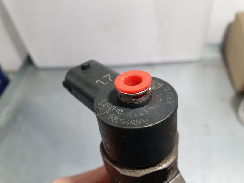 Recambio de inyector para hyundai ix35 1.7 crdi cat referencia OEM IAM 338002A800 0445110411 BOSCH