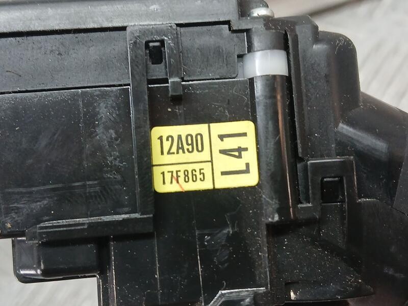 Recambio de mando limpia para toyota rav 4 exclusive referencia OEM IAM 8465212A90  12A9017F865