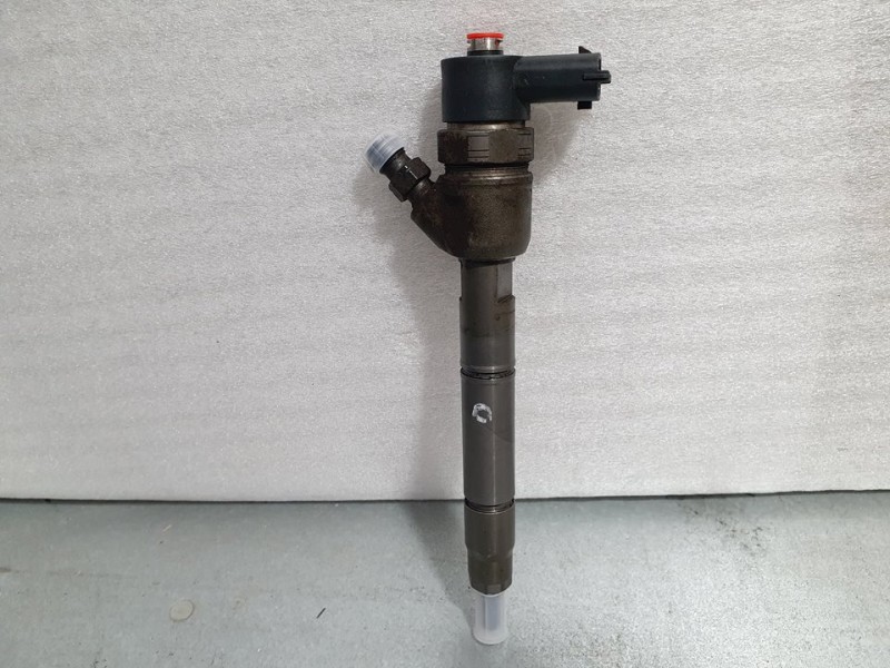 Recambio de inyector para hyundai ix35 1.7 crdi cat referencia OEM IAM 338002A800 0445110411 BOSCH