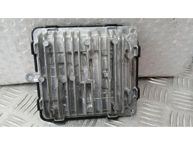 Recambio de centralita faro para lynk & co 01 phev referencia OEM IAM 889631744  512198