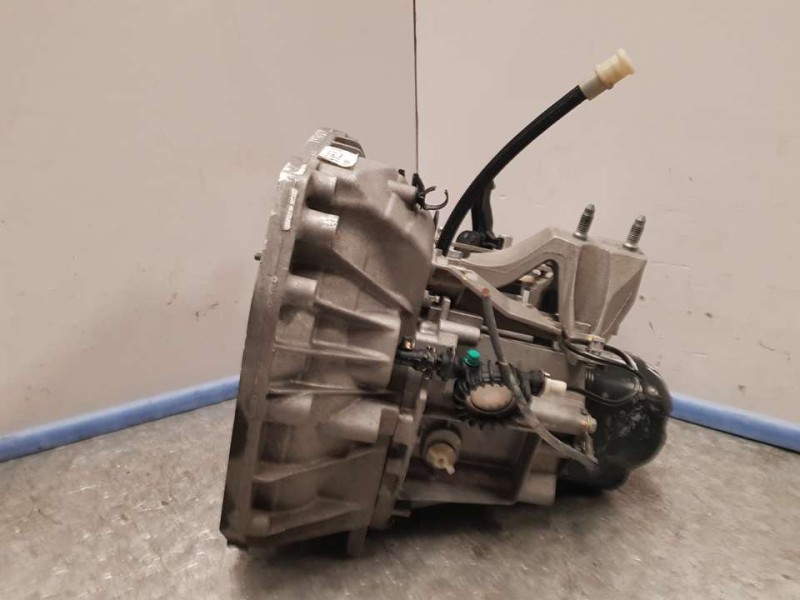 Recambio de caja cambios para dacia sandero stepway referencia OEM IAM JH3399 S232500 5VELOCIDADES