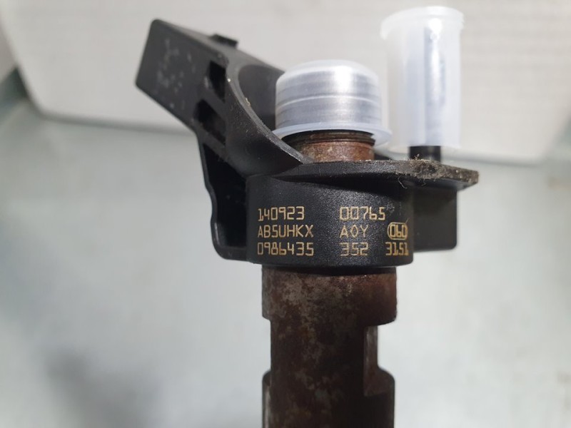 Recambio de inyector para volkswagen crafter caja cerrada caja cerrada 35 referencia OEM IAM 0986435352 BOSCH 