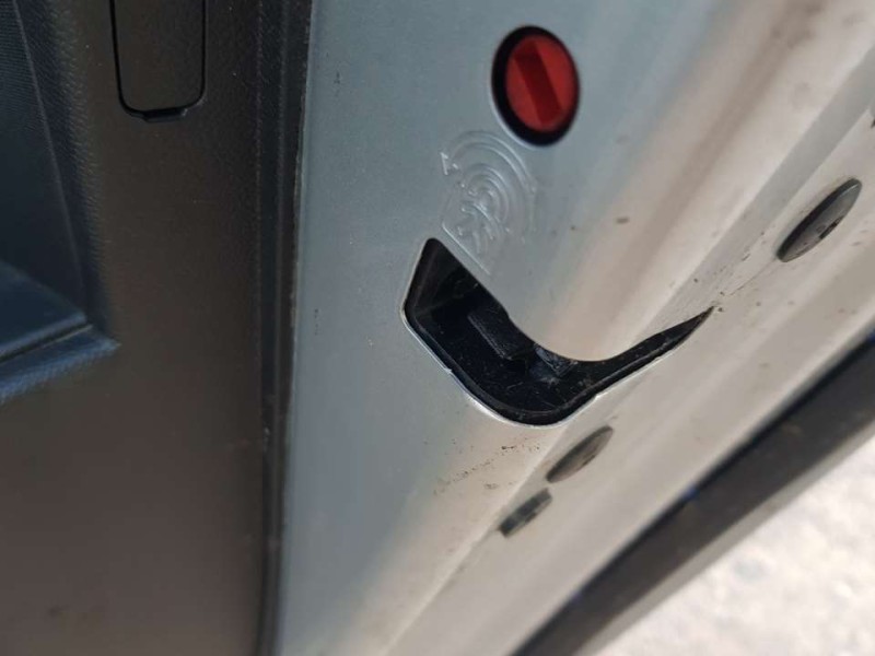 Recambio de cerradura puerta trasera derecha para opel corsa f edition referencia OEM IAM 9844412880  