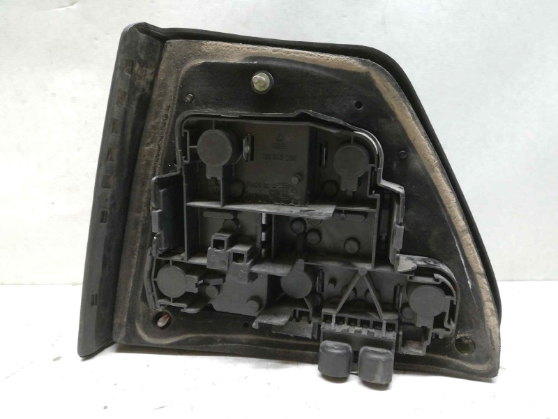 Recambio de piloto trasero derecho para volkswagen golf ii (191/193) 1.6 referencia OEM IAM  1000002427156 