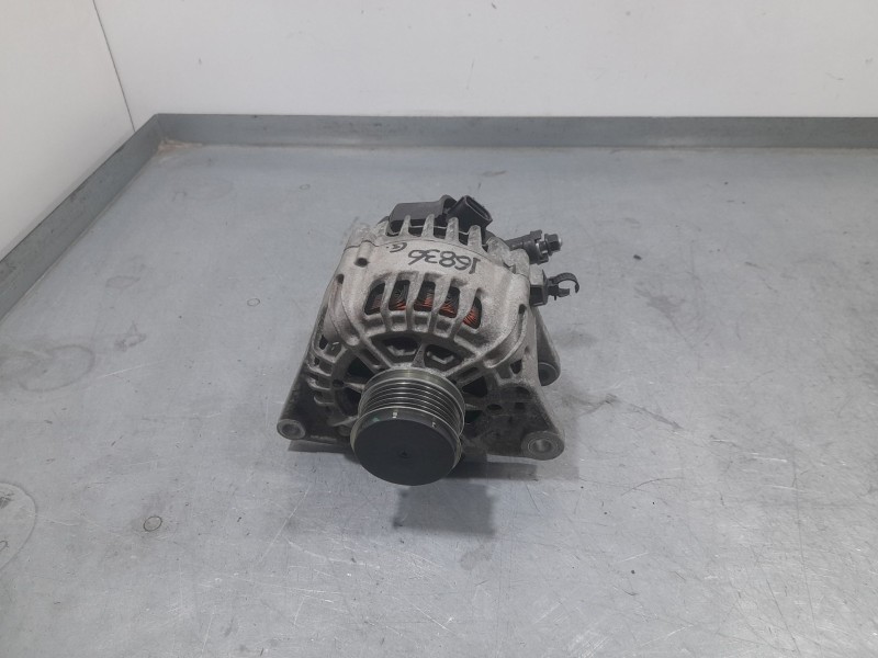 Recambio de alternador para kia cee´d hatchback (ed) 1.6 crdi 90 referencia OEM IAM 373002A601 TG12C140 VALEO