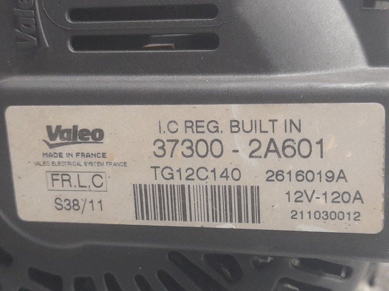 Recambio de alternador para kia cee´d hatchback (ed) 1.6 crdi 90 referencia OEM IAM 373002A601 TG12C140 VALEO