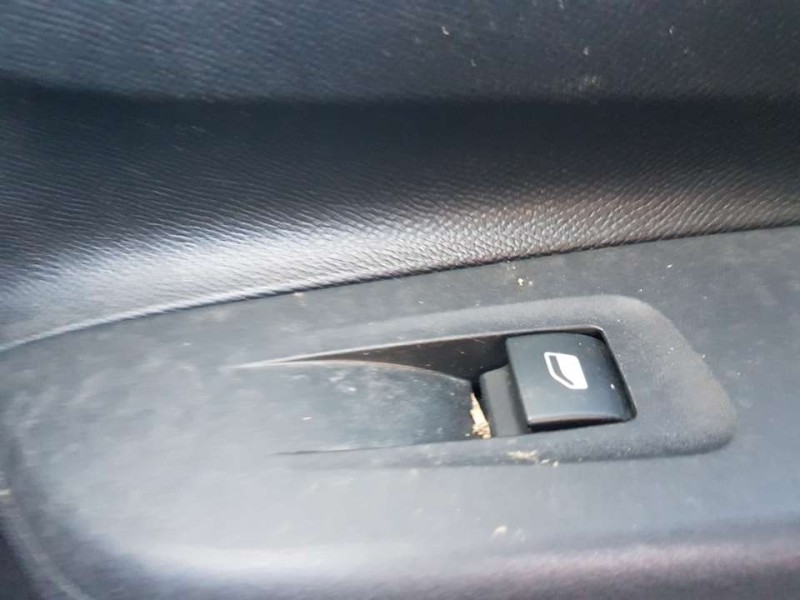 Recambio de mando elevalunas delantero derecho para opel corsa f edition referencia OEM IAM 98044803ZD  