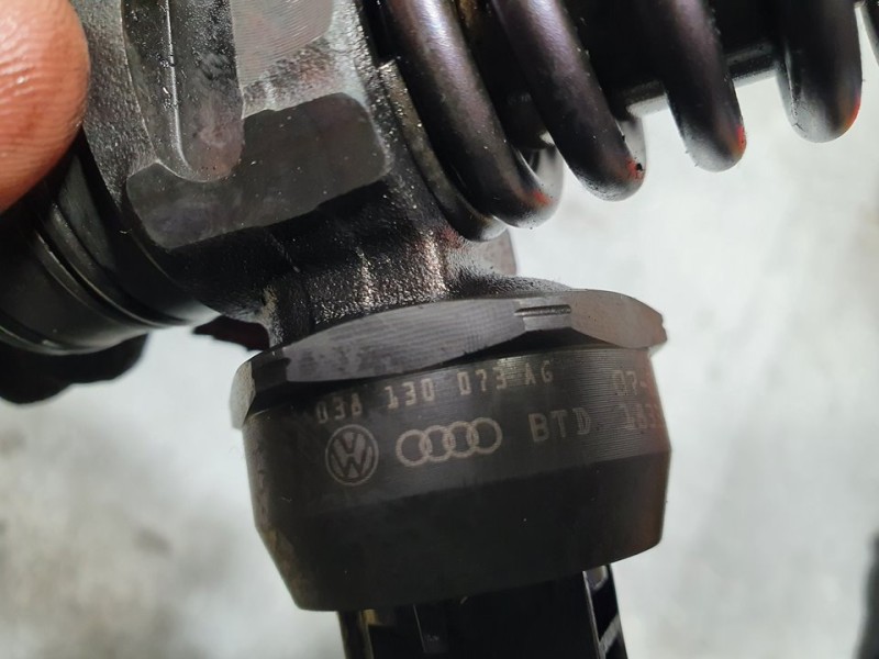 Recambio de inyector para seat altea xl (5p5) reference referencia OEM IAM 038130073AG 0414720215 BOSCH