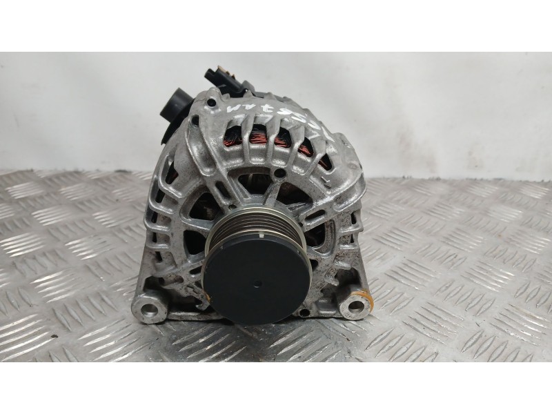 Recambio de alternador para citroën c3 iii (sx) 1.2 puretech 82 referencia OEM IAM 9835689480 VALEO 2740473F