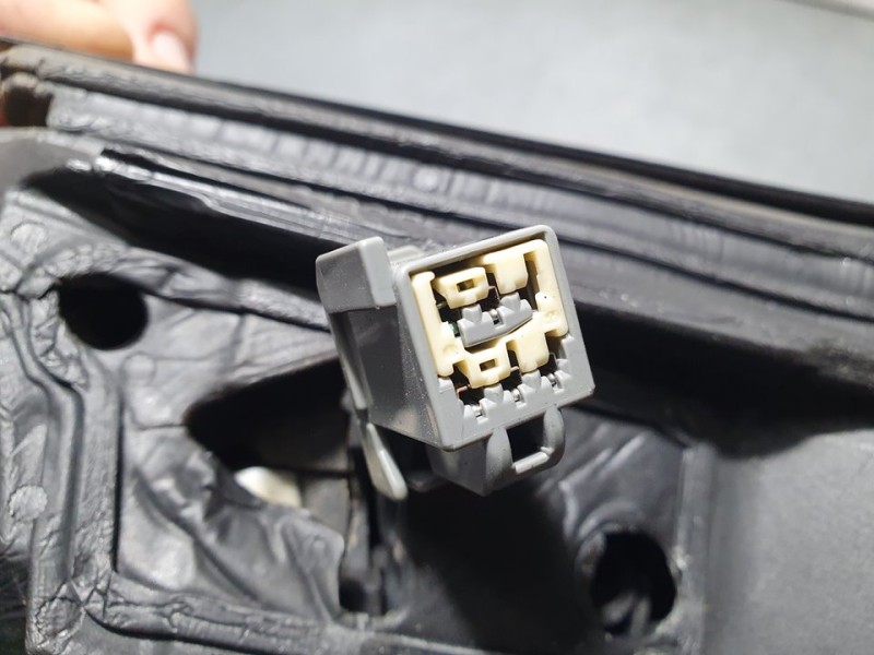 Recambio de retrovisor derecho para ford focus berlina (cap) ambiente (d) referencia OEM IAM 212876100  ELECTRICO