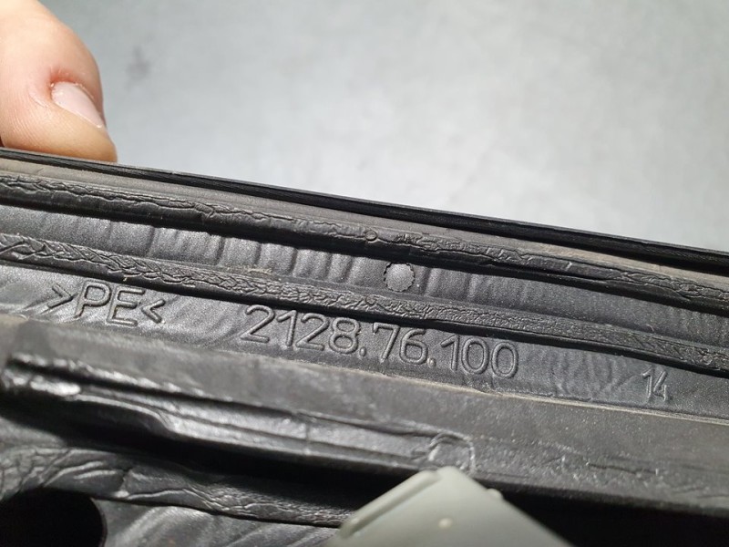 Recambio de retrovisor derecho para ford focus berlina (cap) ambiente (d) referencia OEM IAM 212876100  ELECTRICO