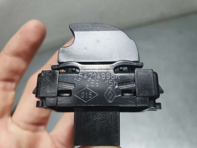 Recambio de mando elevalunas trasero derecho para renault megane iv berlina 5p zen referencia OEM IAM 254214896R  