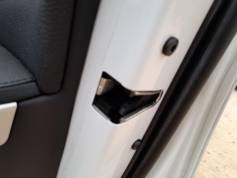 Recambio de cerradura puerta delantera derecha para bmw 3 (e90) 325 i referencia OEM IAM 51217202146  