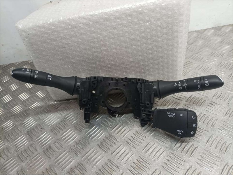 Recambio de mando luces y limpia para renault megane iv berlina 5p zen referencia OEM IAM 255678341R  