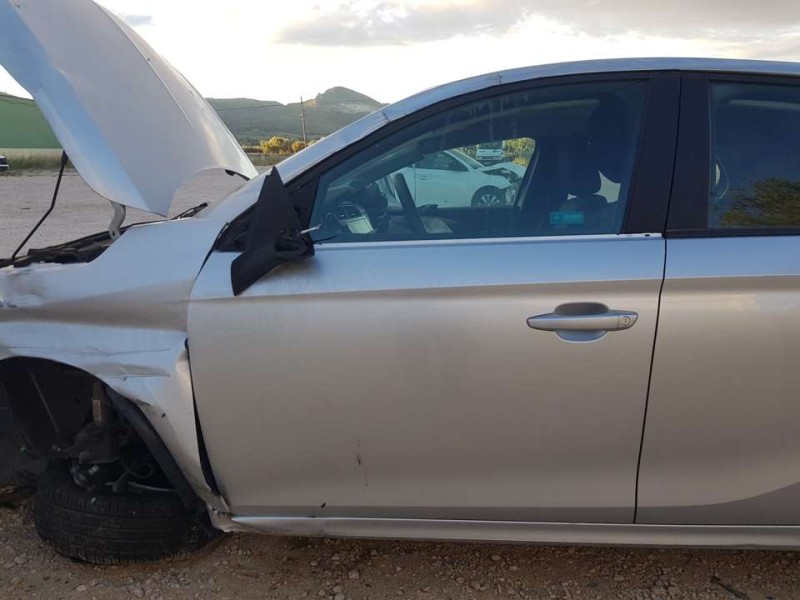 Recambio de puerta delantera izquierda para opel corsa f edition referencia OEM IAM 9837705780  TOCADA