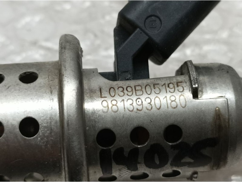 Recambio de inyector adblue para peugeot 208 active referencia OEM IAM 9813930180  