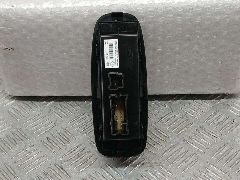 Recambio de mando elevalunas delantero izquierdo para renault kadjar business referencia OEM IAM 254010747R 157669 C/ MANDO CIER